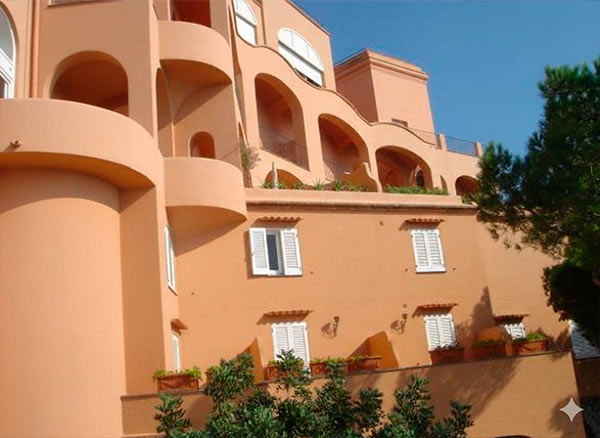 Palazzi residenziali Capri
Per la pitturazione di insediamenti residenziali è stato scelto il prodotto FOTOSILOX per le superfici esterne ed FOTODECOR per le superfici interne.